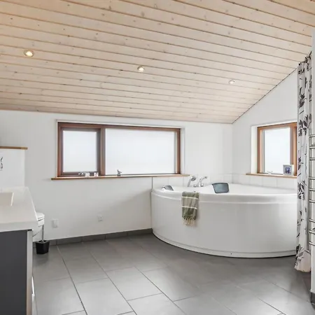 Finna - 1km From The Sea By Interhome