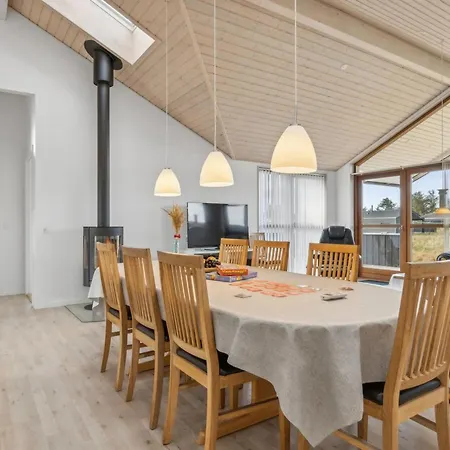 Finna - 1km From The Sea By Interhome Nyaraló